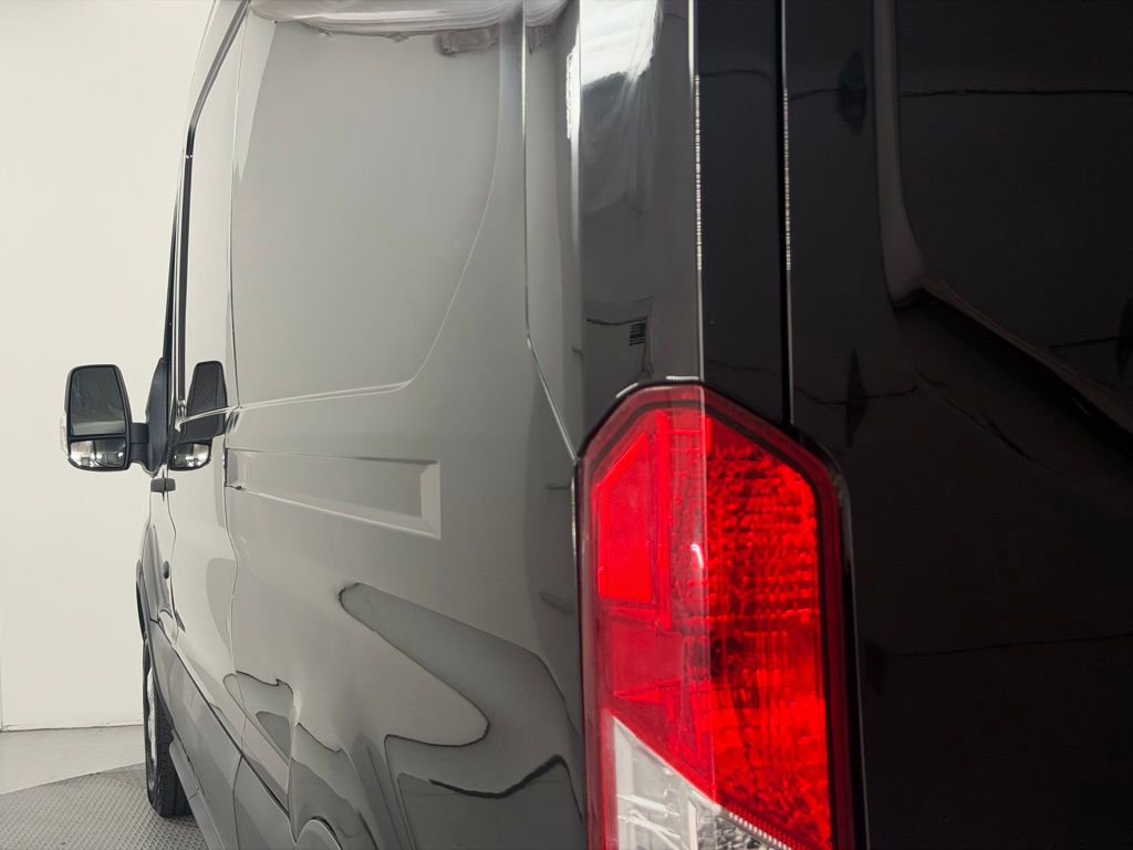Used 2018 Ford Transit 250 148 Medium Roof RWD image 44
