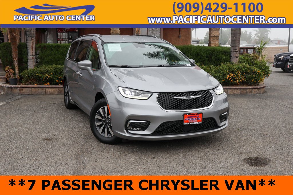 Used 2021 Chrysler Pacifica Touring-L image 1