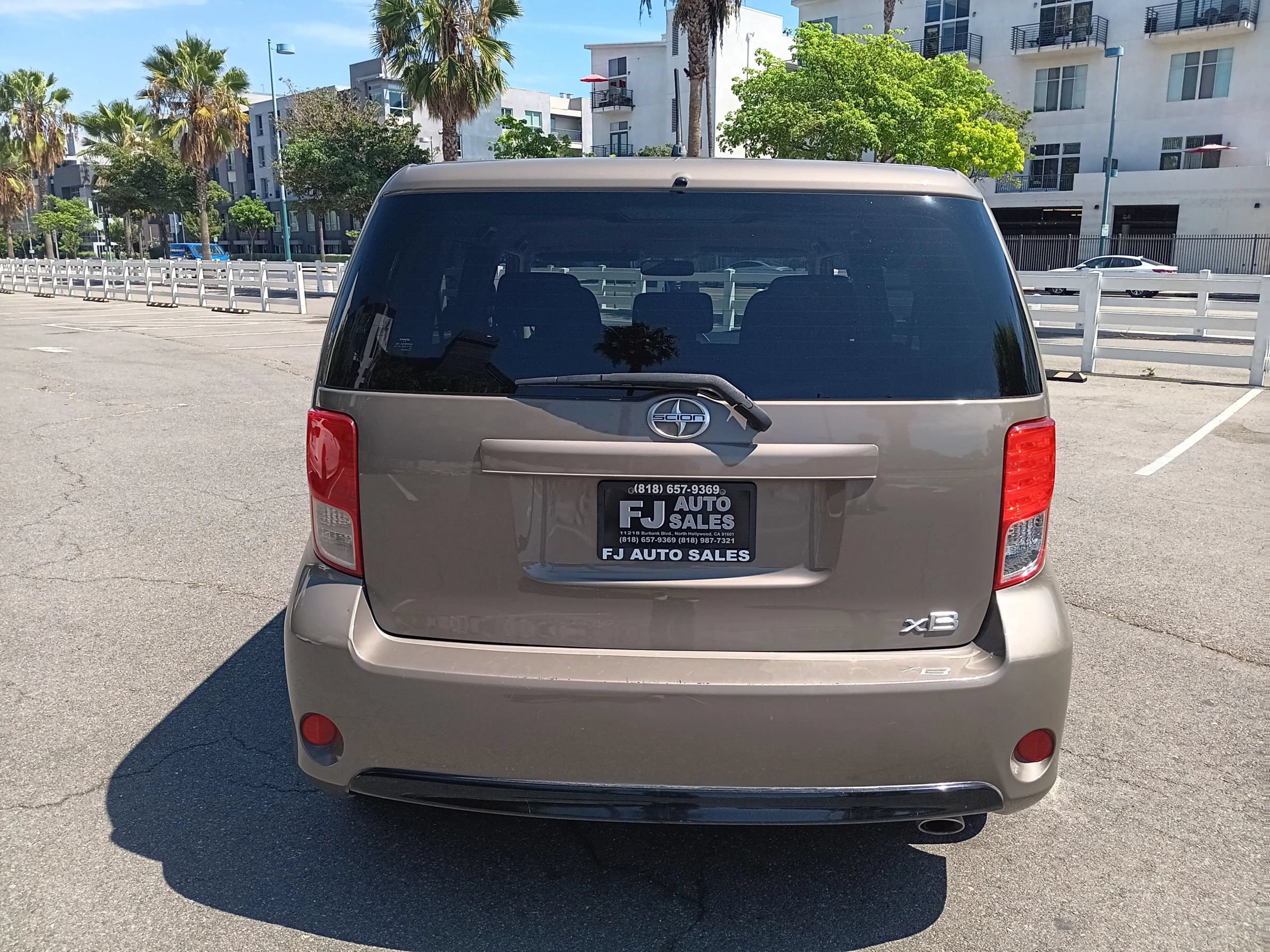 Used 2013 Scion xB FWD image 7