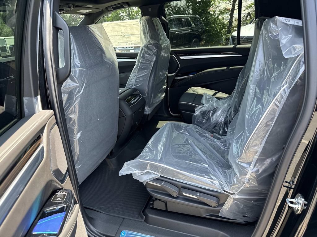 New 2026 Cadillac Escalade ESV Luxury w/ Touring Package AWD/4WD image 9