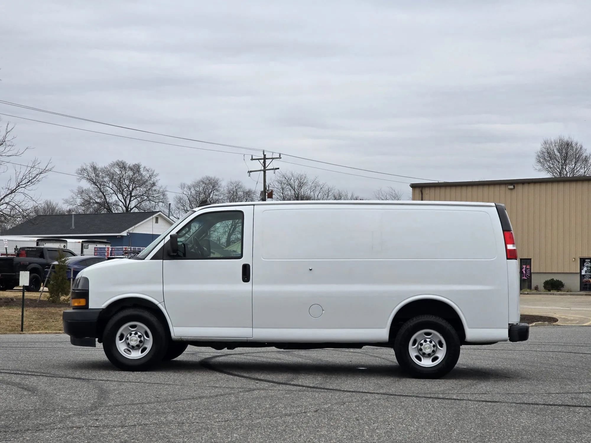 Used 2020 Chevrolet Express 2500 w/ Driver Convenience Package image 32