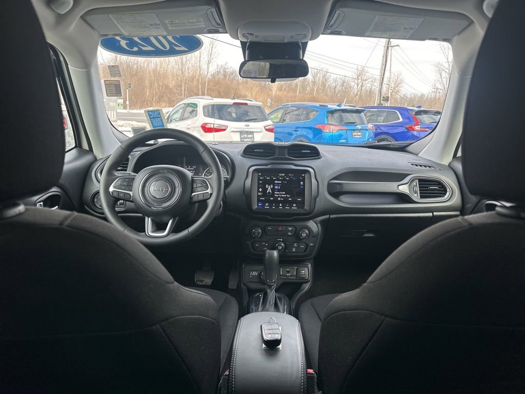 Used 2023 Jeep Renegade Latitude image 30