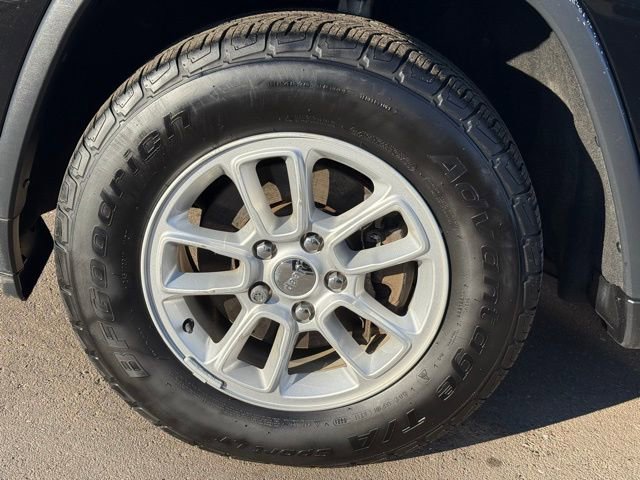 Used 2019 Jeep Grand Cherokee Laredo w/ Security & Convenience Group image 5