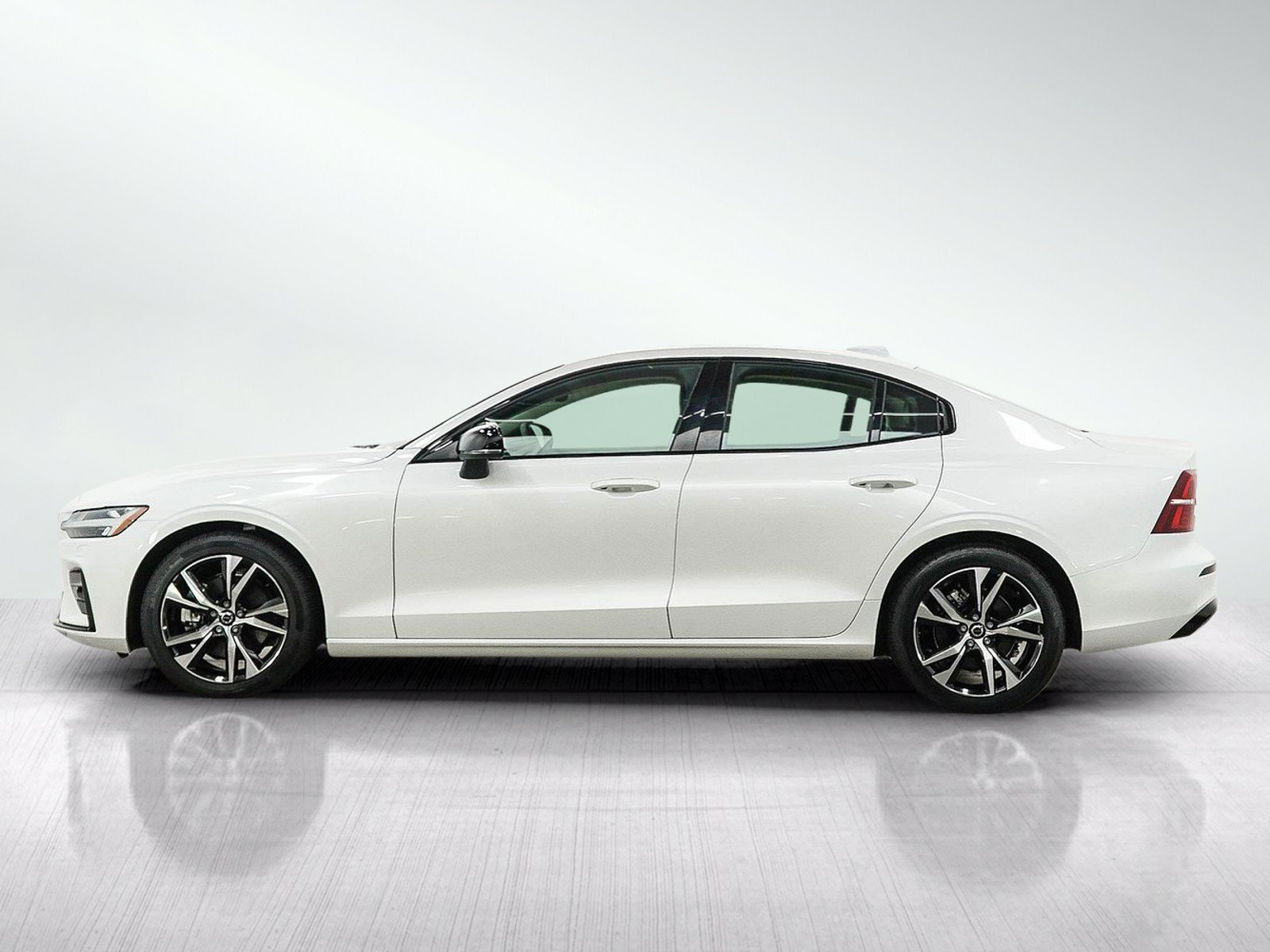 Used 2025 Volvo S60 B5 Core AWD/4WD image 2