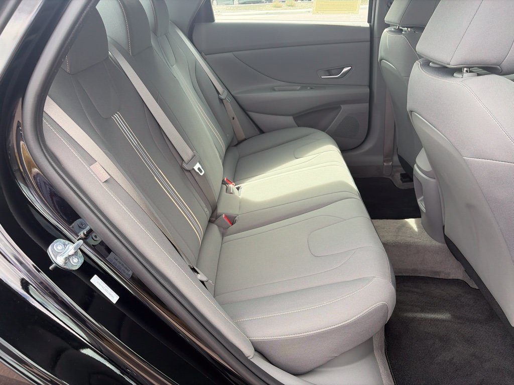Certified 2025 Hyundai Elantra SEL FWD image 16