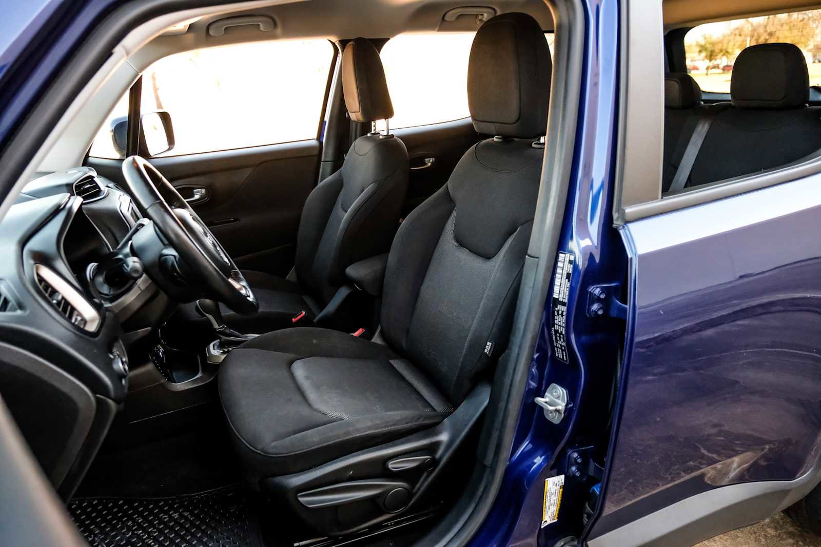 Used 2017 Jeep Renegade Latitude w/ Cold Weather Group image 28