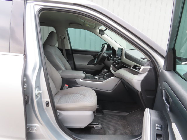 Used 2021 Toyota Highlander L FWD image 24