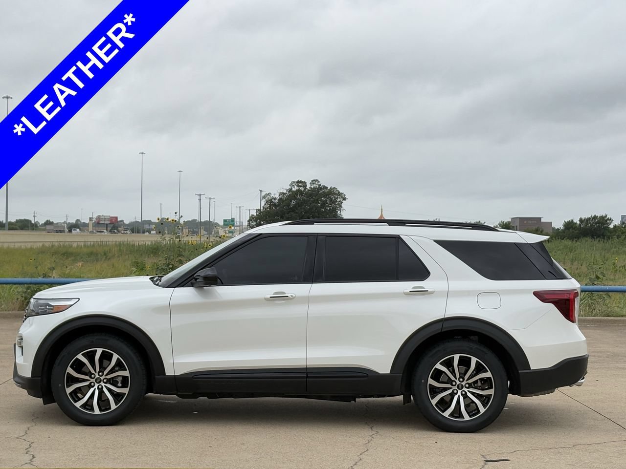 Certified 2023 Ford Explorer ST-Line w/ Class IV Trailer Tow Package RWD image 3