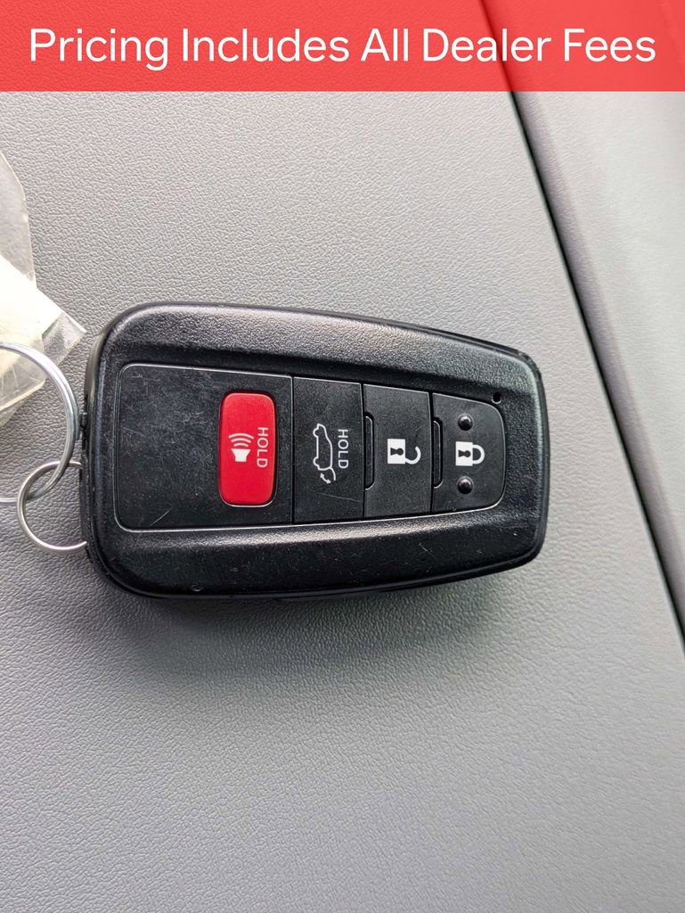 Used 2023 Toyota Highlander XLE FWD image 32