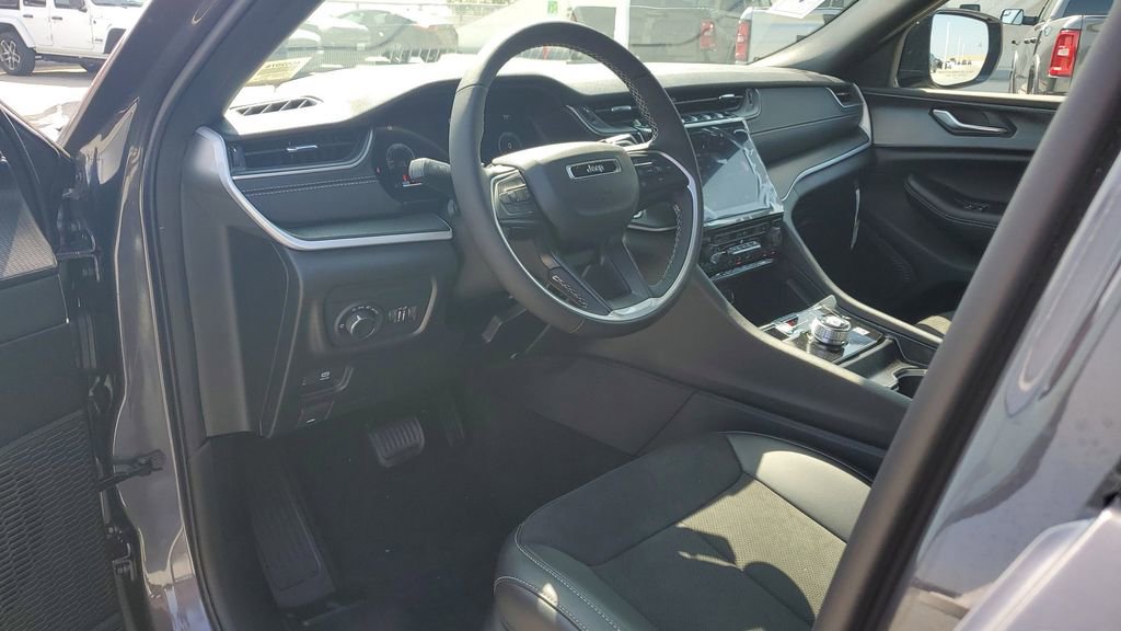New 2025 Jeep Grand Cherokee L Altitude image 22