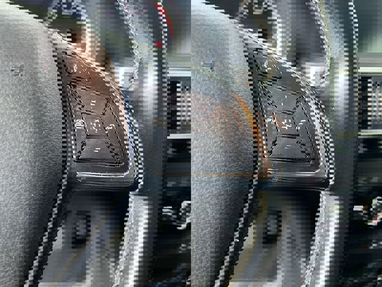 Used 2018 INFINITI QX30 Premium w/ Navigation Package image 17