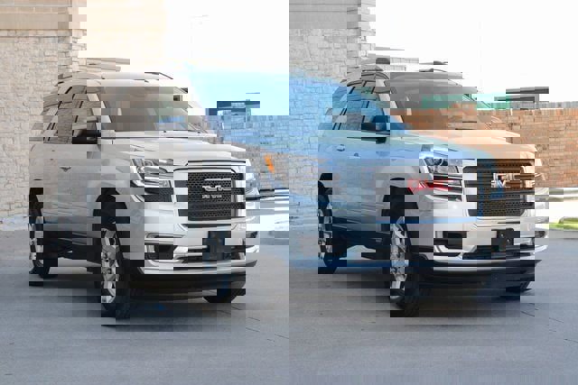 Used 2015 GMC Acadia SLE image 2