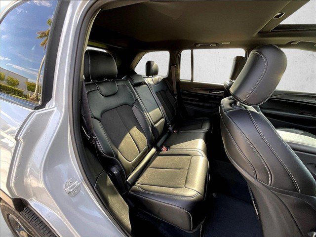 Used 2025 Jeep Grand Cherokee Altitude RWD image 28