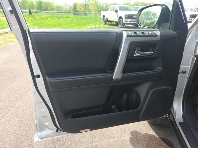 Used 2021 Toyota 4Runner SR5 AWD/4WD image 25