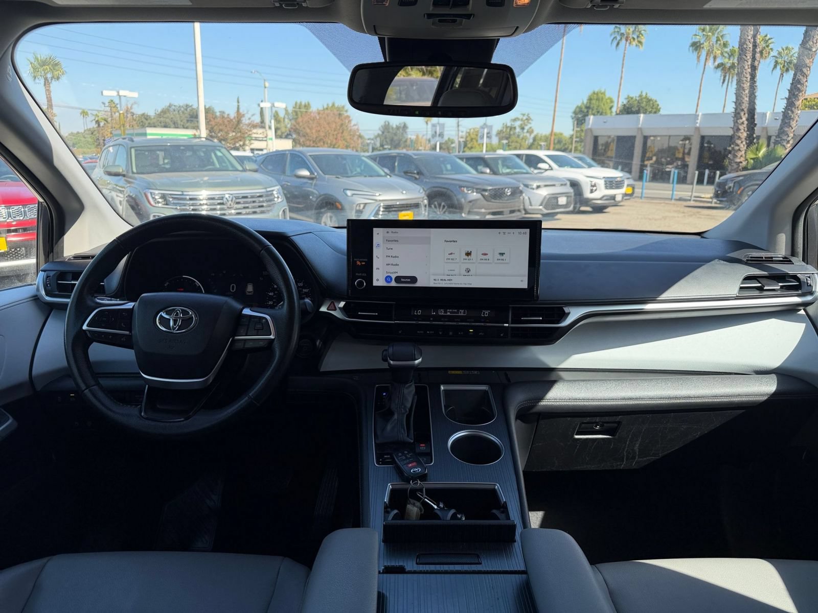 Used 2025 Toyota Sienna XLE FWD image 35