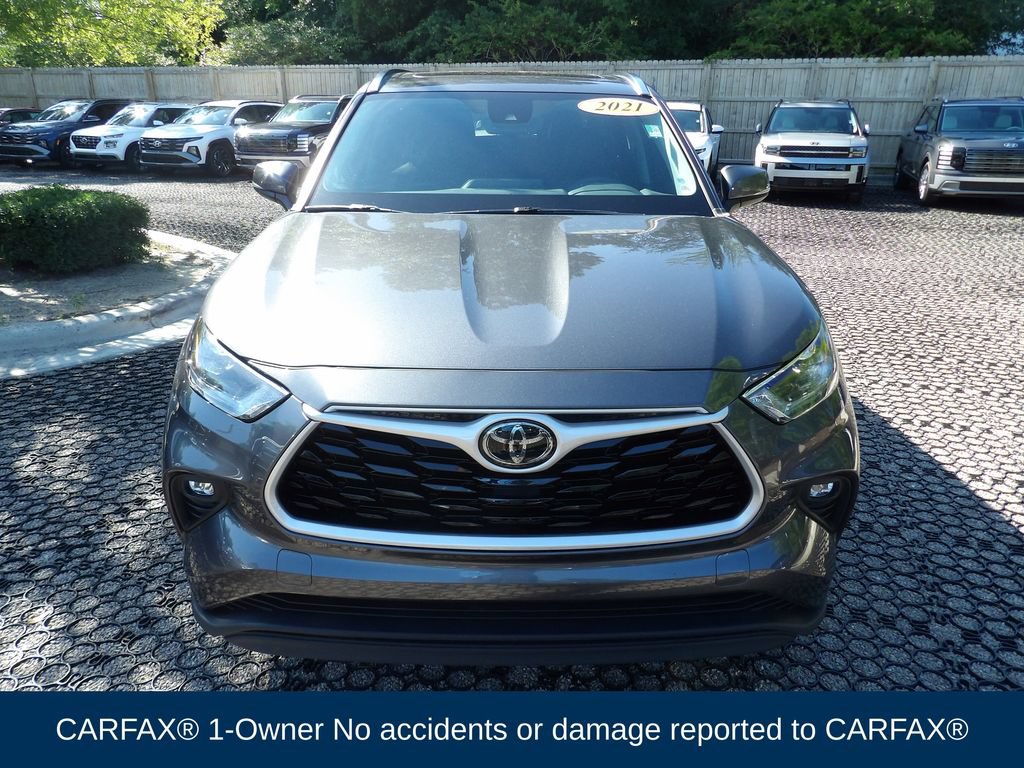 Used 2021 Toyota Highlander XLE FWD image 3