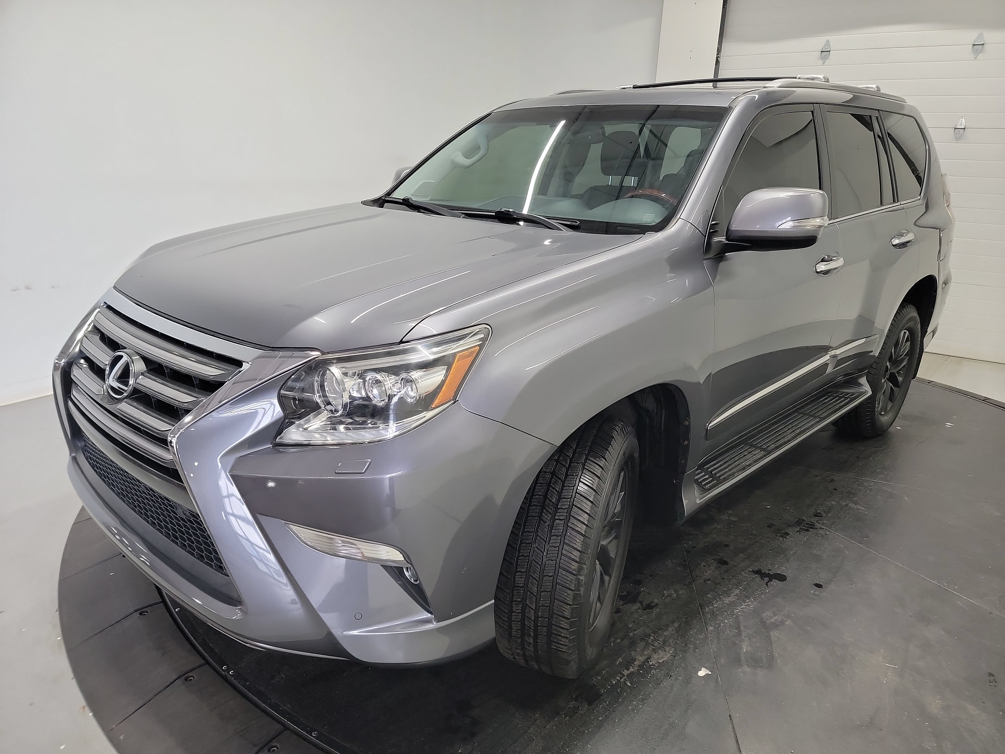 Used 2016 Lexus GX 460 w/ Premium Package AWD/4WD image 3