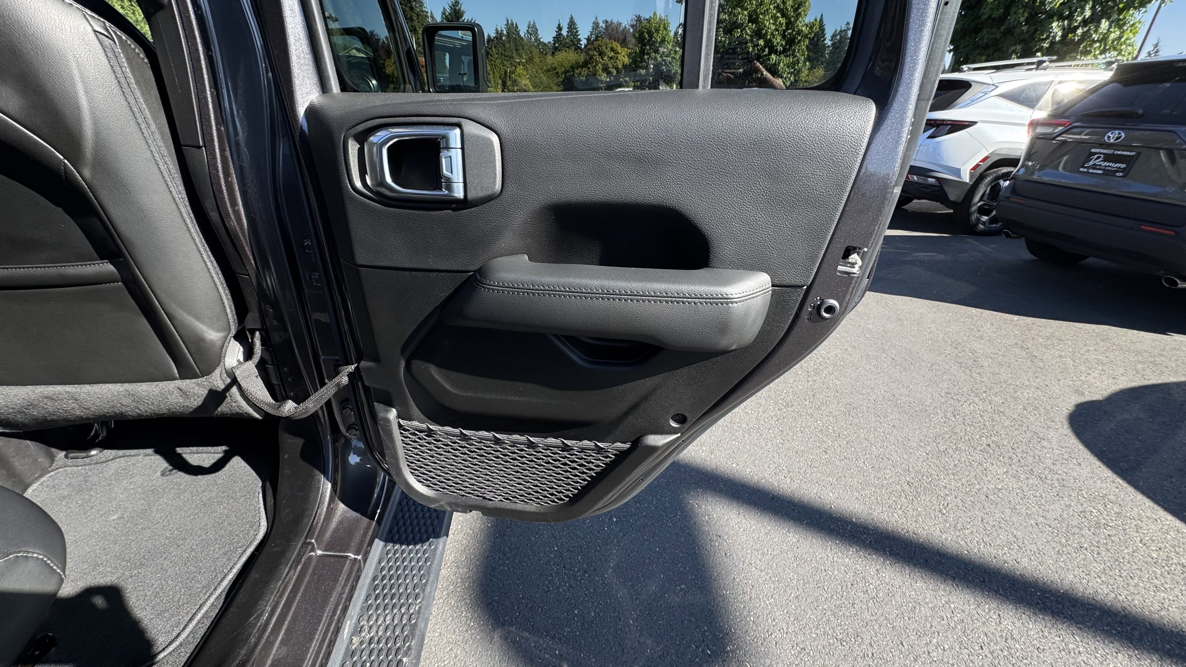 Used 2022 Jeep Wrangler Unlimited Sahara image 15