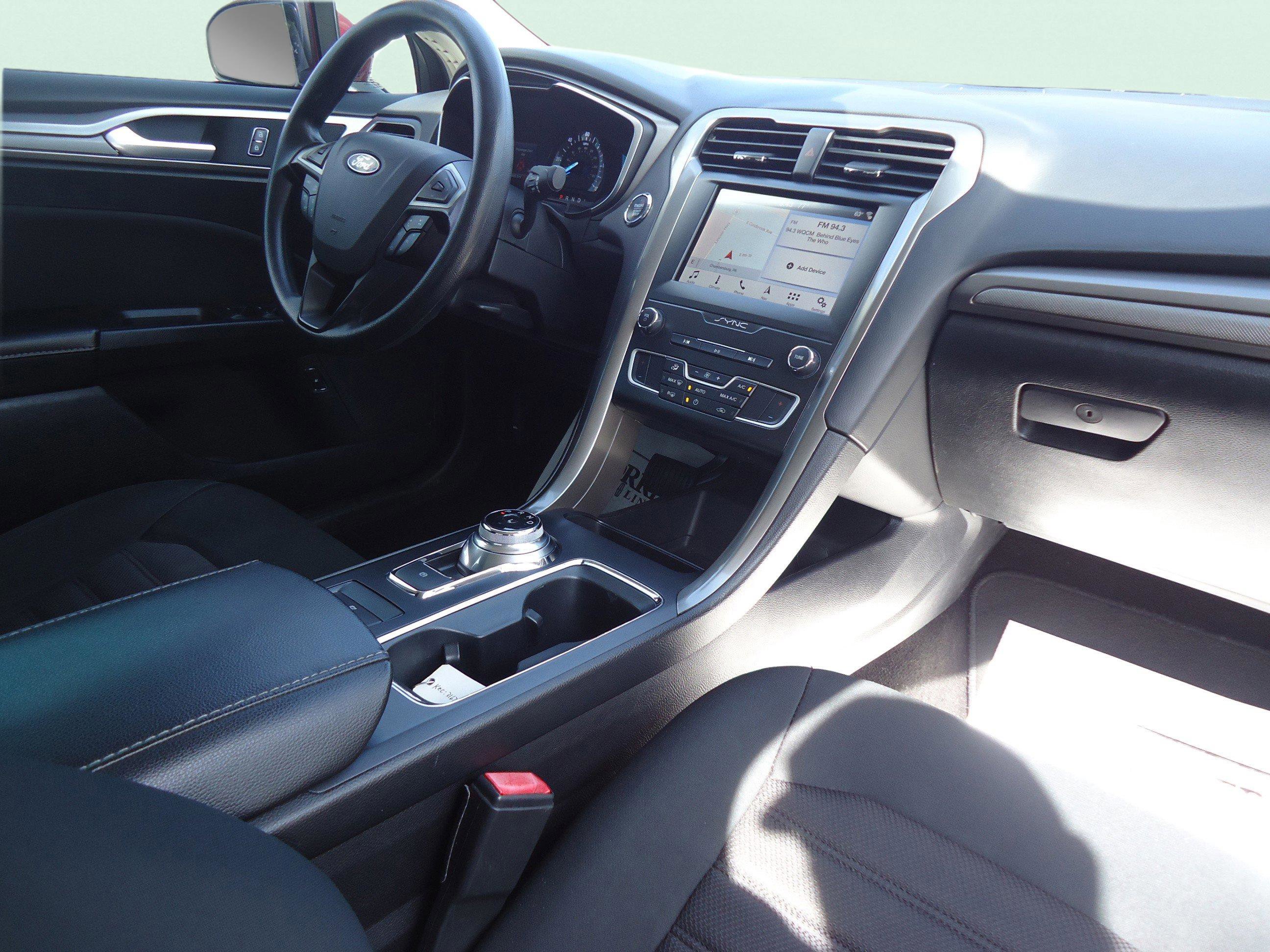 Used 2019 Ford Fusion SE FWD image 27