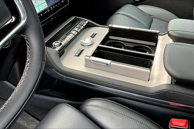 Used 2025 Lincoln Navigator Reserve w/ Jet Appearance Package image 15