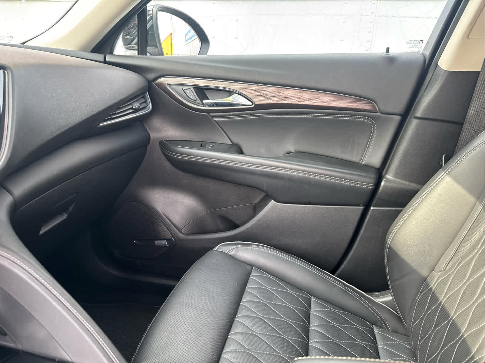 Used 2023 Buick Envision Avenir image 29