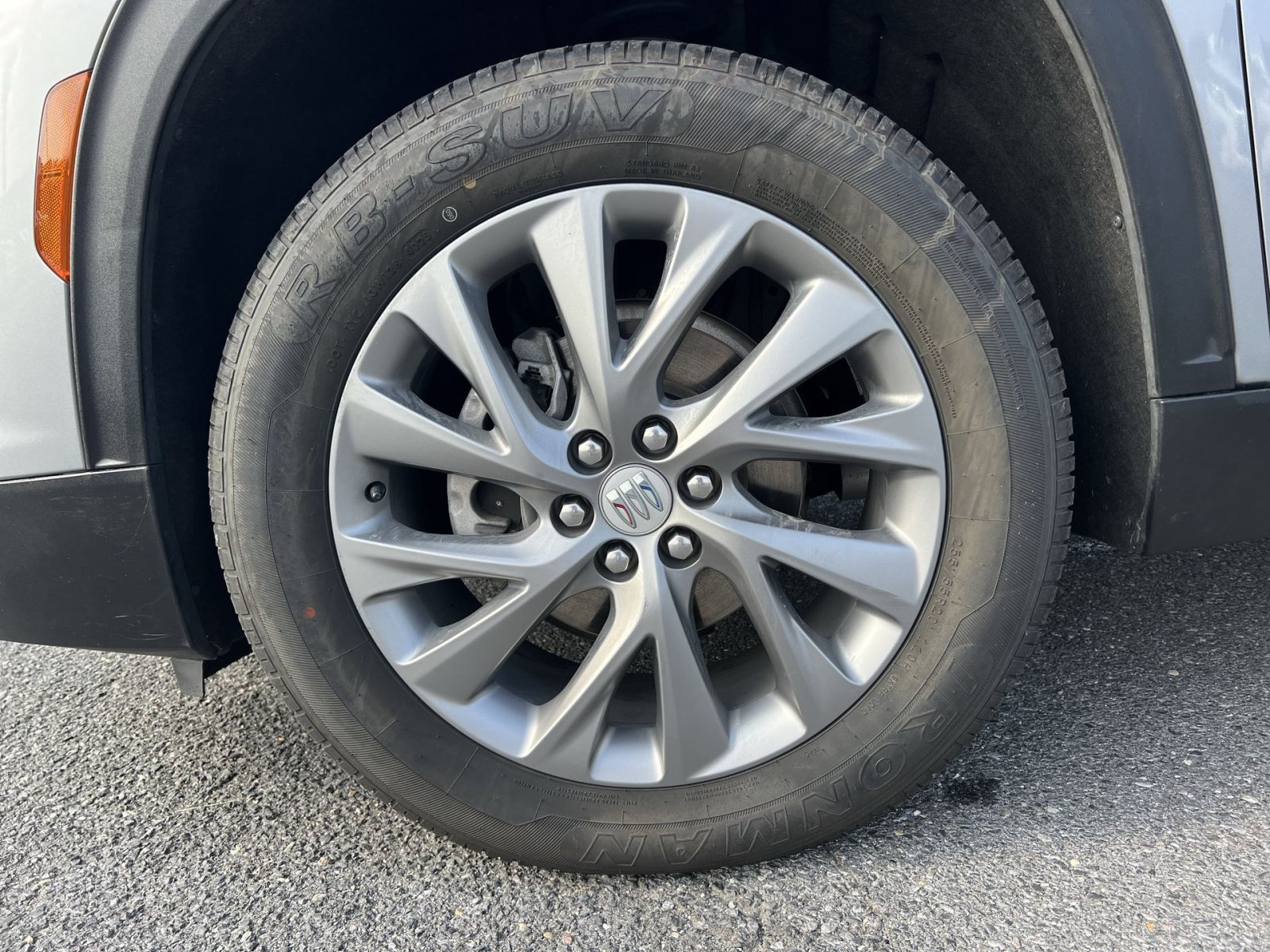 Used 2025 Buick Enclave Preferred AWD/4WD image 12