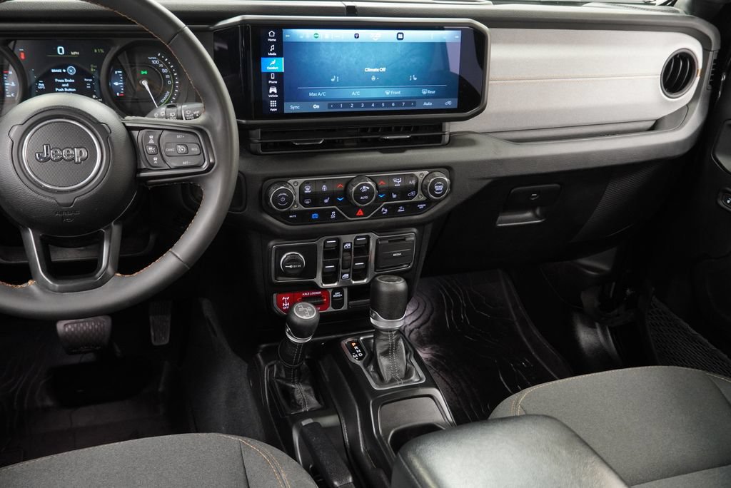 Used 2024 Jeep Wrangler Unlimited AWD/4WD image 30