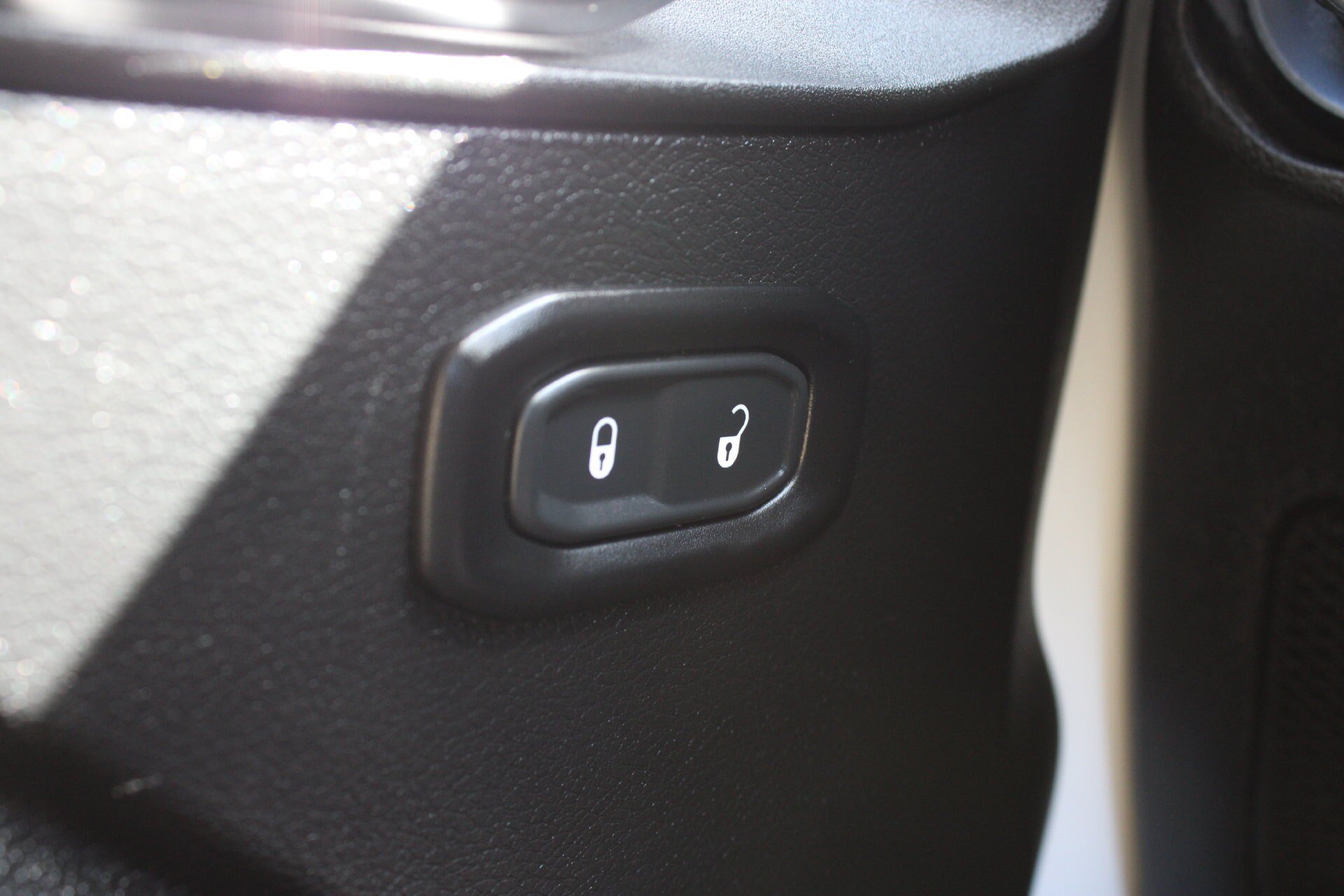 Used 2021 Jeep Wrangler Rubicon AWD/4WD image 17