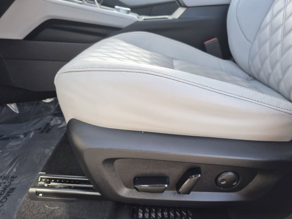 Used 2023 Mitsubishi Outlander SEL image 11