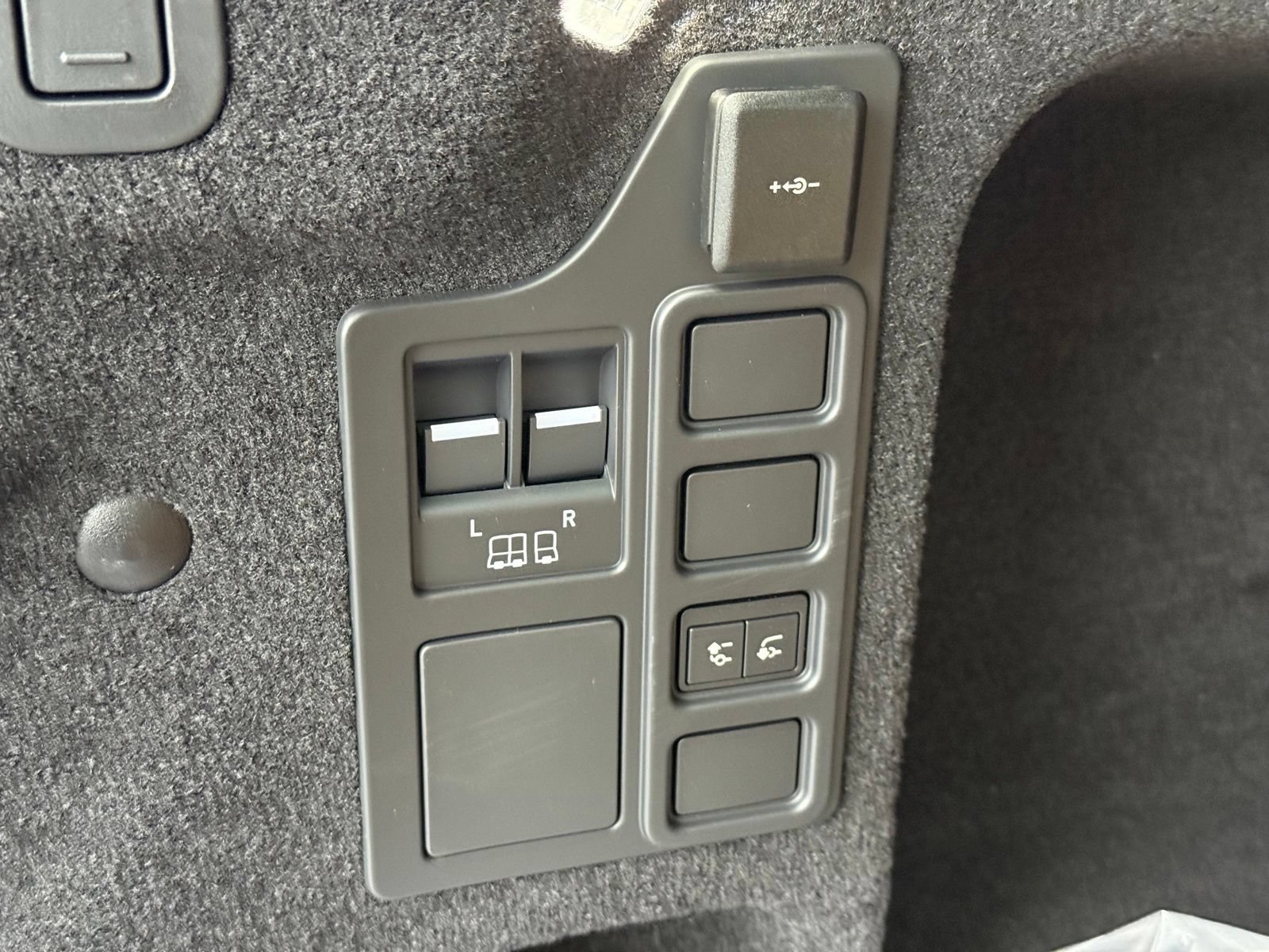 New 2026 Land Rover Discovery S AWD/4WD image 49