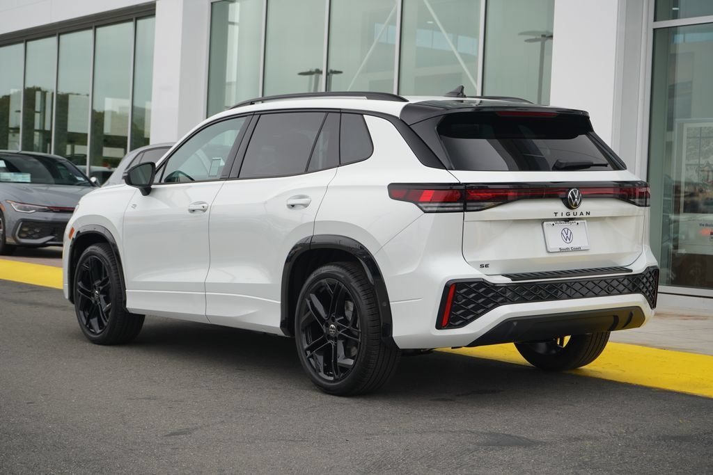 New 2026 Volkswagen Tiguan SE R-Line FWD image 3