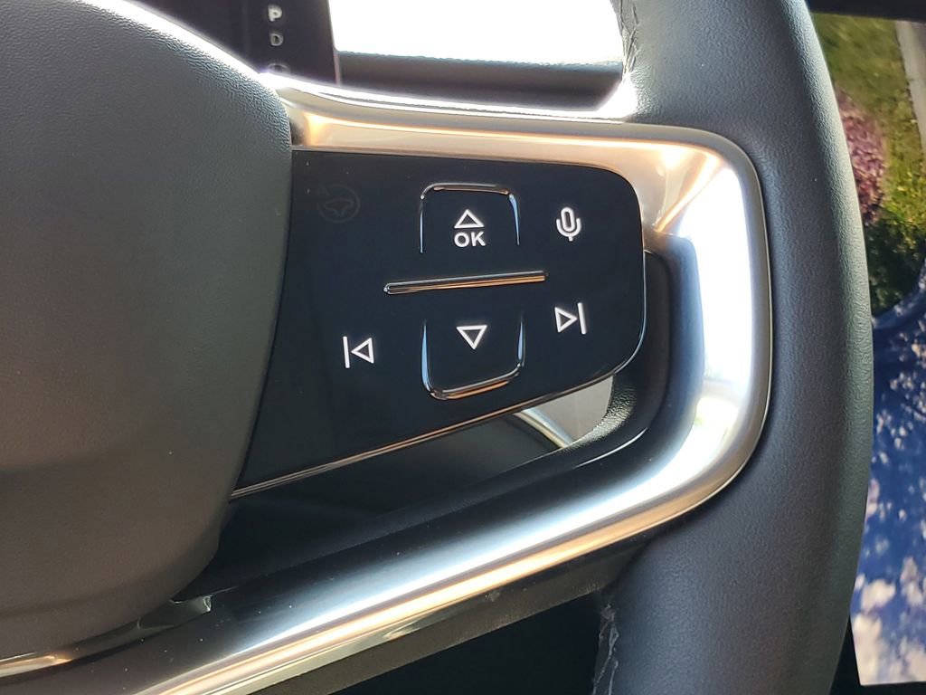 Certified 2025 Volvo EX90 Plus AWD/4WD image 23