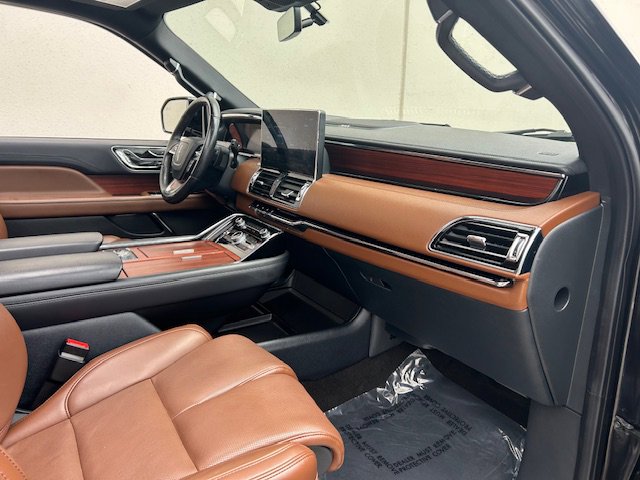 Used 2023 Lincoln Navigator Reserve image 8