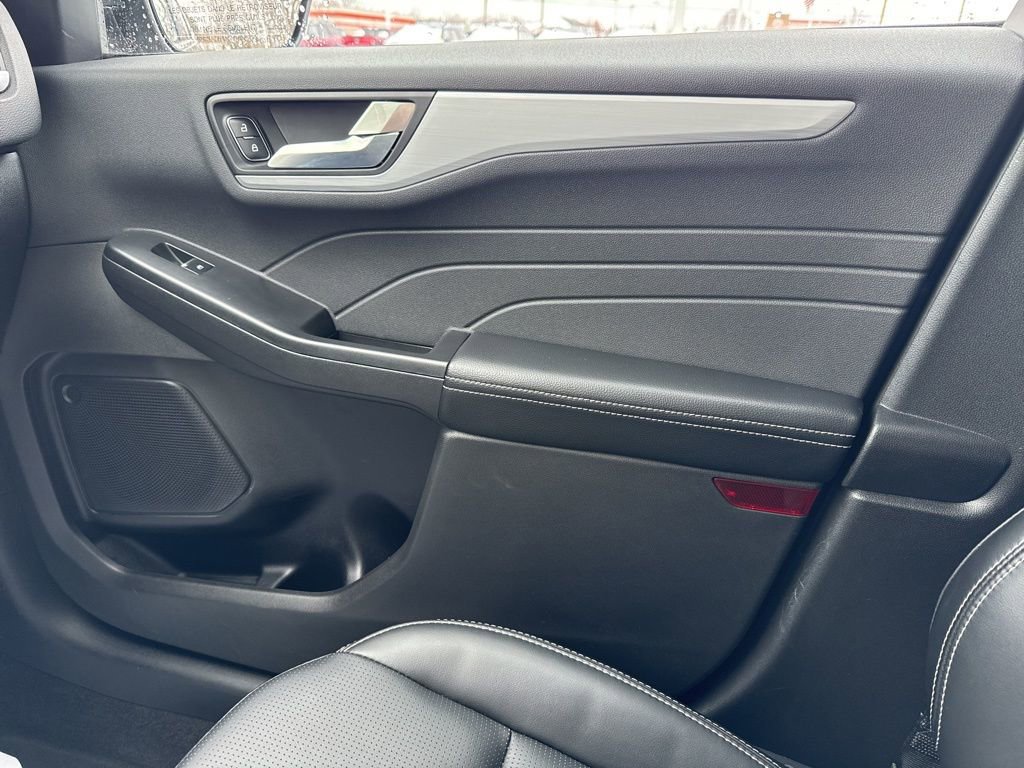 Used 2025 Ford Escape Platinum image 23