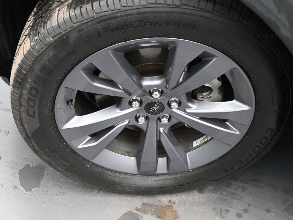 Used 2022 Ford Explorer XLT w/ Equipment Group 202A image 25