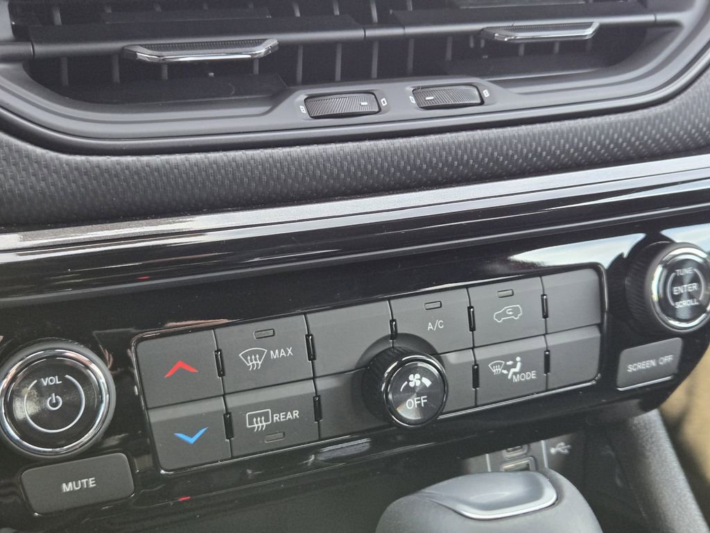 New 2026 Jeep Compass Latitude image 11