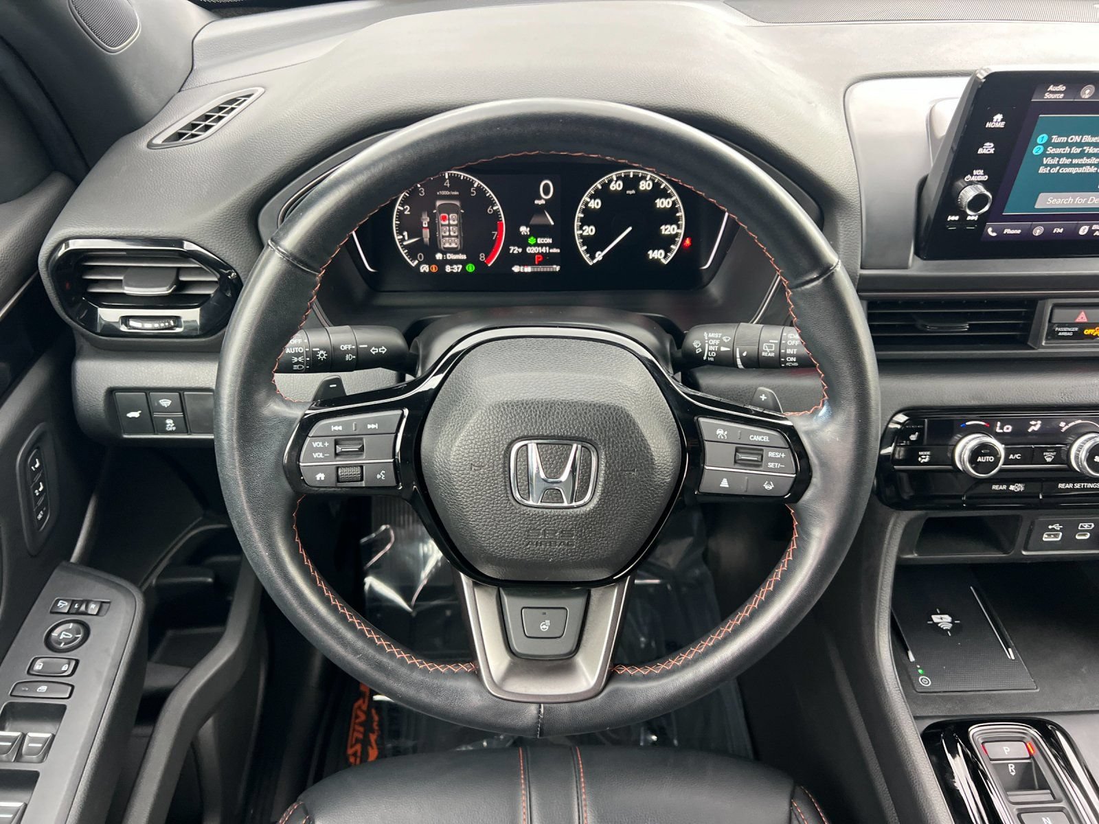 Used 2025 Honda Pilot TrailSport image 14