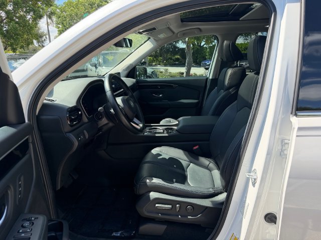 Used 2024 Honda Pilot Touring image 10