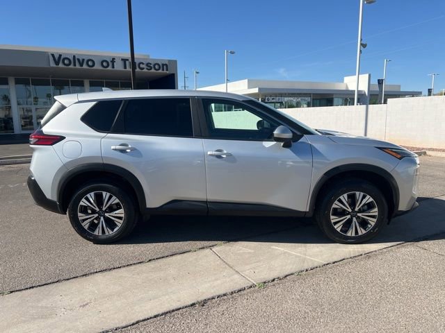 Used 2023 Nissan Rogue SV image 2