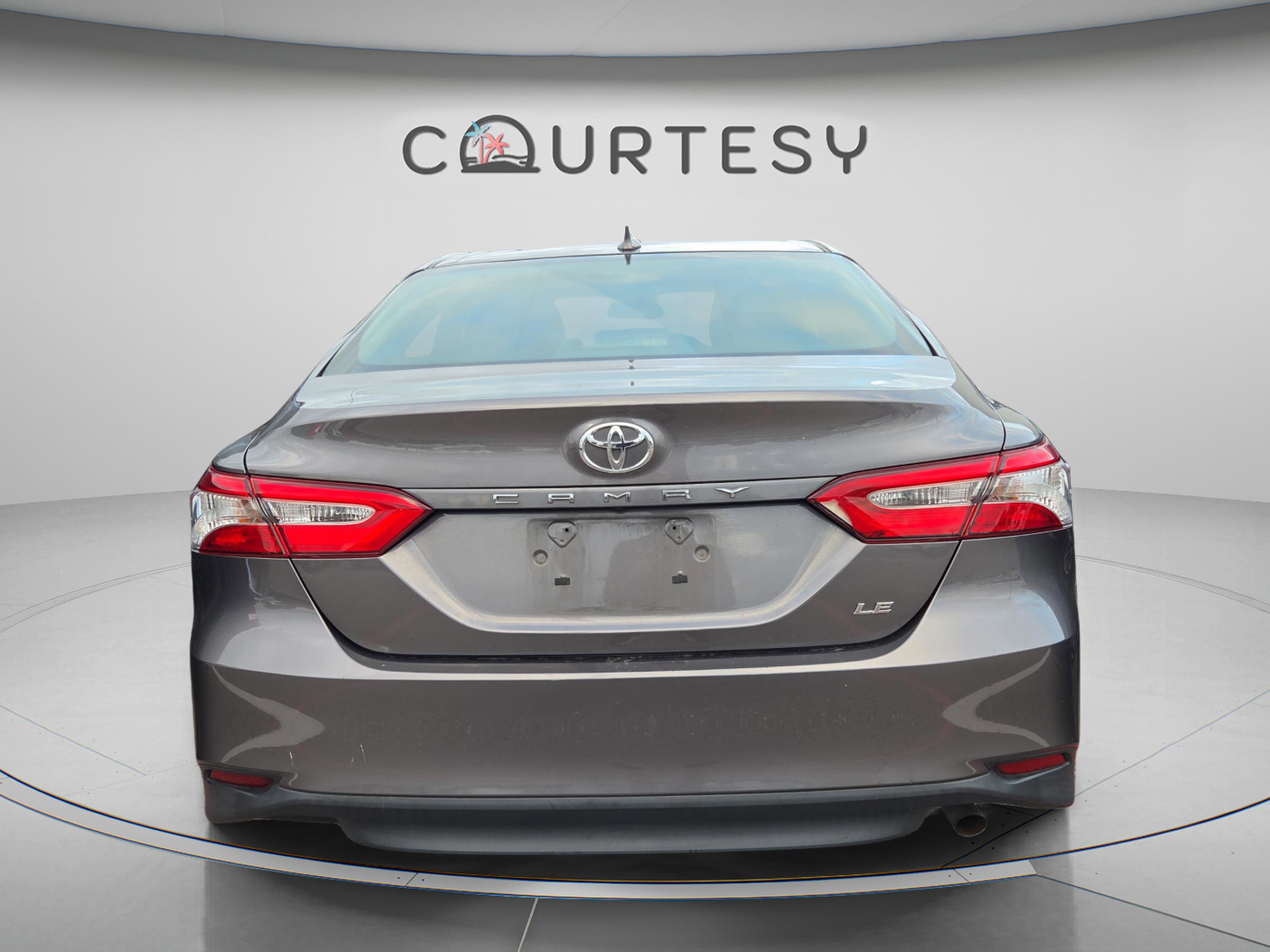 Used 2019 Toyota Camry LE image 2
