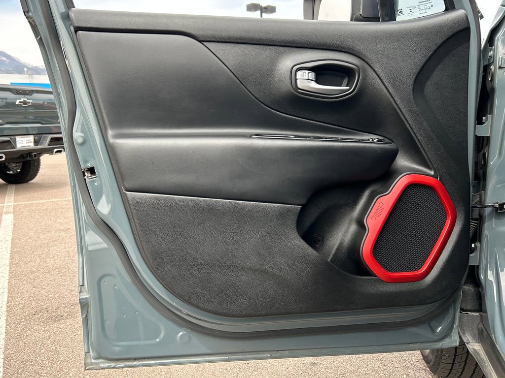 Used 2015 Jeep Renegade Trailhawk w/ Premium Leather Group image 31