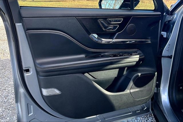 Used 2024 Lincoln Corsair Premiere image 23