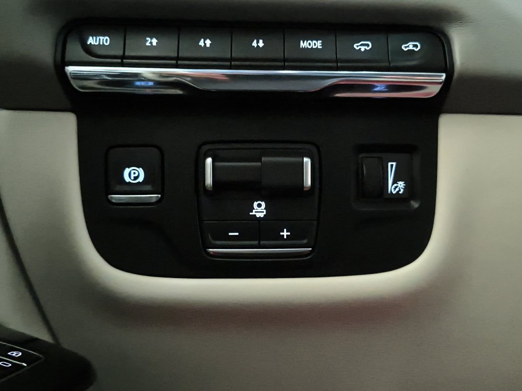Used 2026 Cadillac Escalade Platinum Luxury AWD/4WD image 22