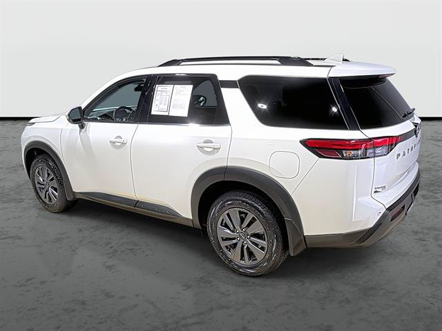 Used 2024 Nissan Pathfinder SV AWD/4WD image 2