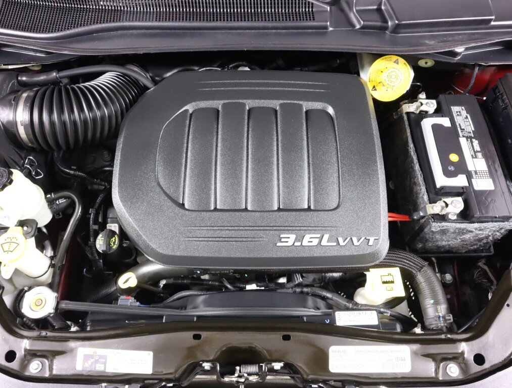 Used 2018 Dodge Grand Caravan SE w/ UConnect Hands-Free Group image 32