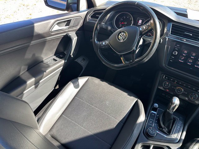 Used 2018 Volkswagen Tiguan SEL AWD/4WD image 24