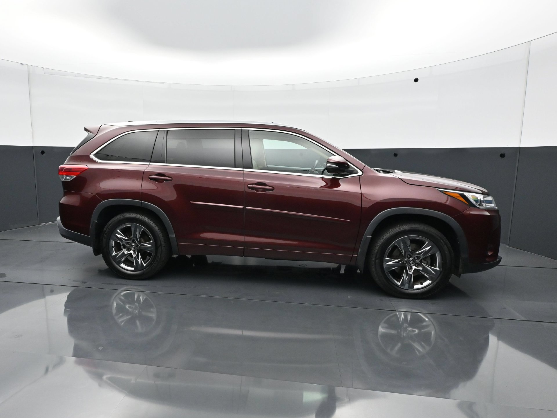 Used 2018 Toyota Highlander Limited Platinum w/ Carpet Mat Package (TMS) AWD/4WD image 8
