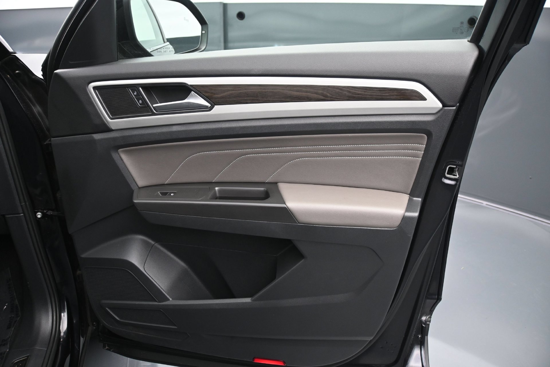 Used 2023 Volkswagen Atlas SE w/ Panoramic Sunroof Package AWD/4WD image 12
