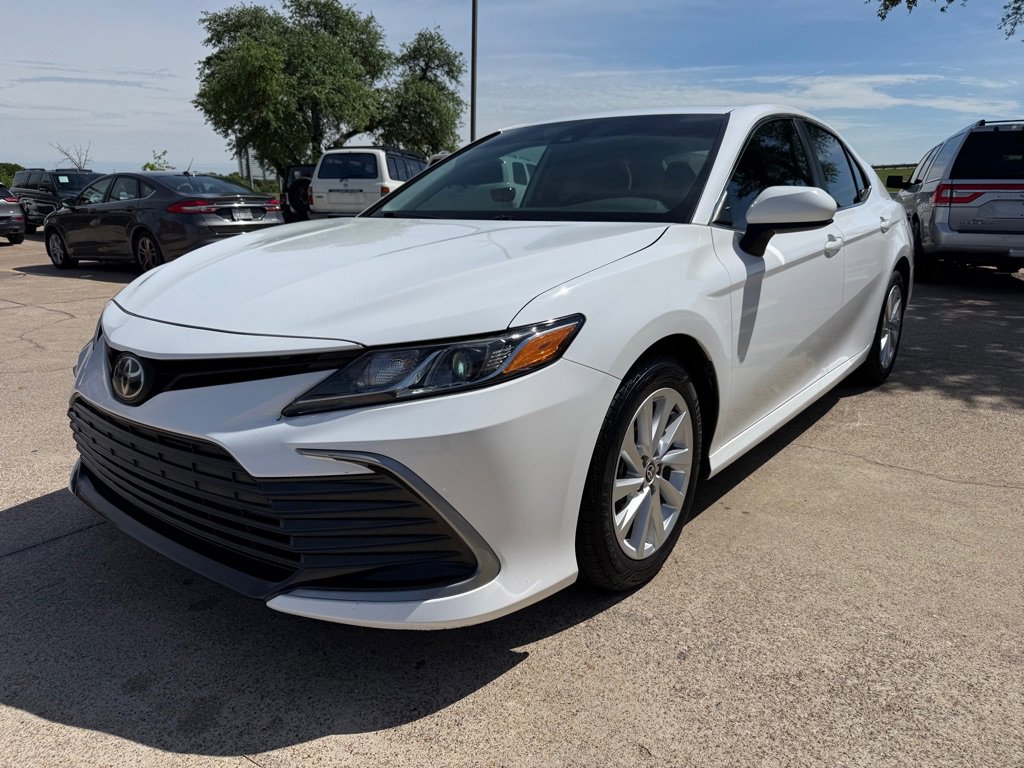 Used 2021 Toyota Camry LE FWD image 3
