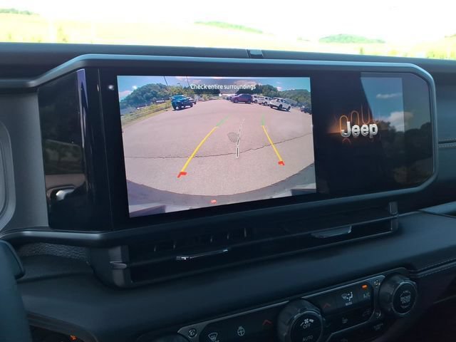 Used 2025 Jeep Wrangler Unlimited Sahara AWD/4WD image 30